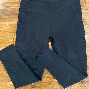 Black fabletics capri leggings